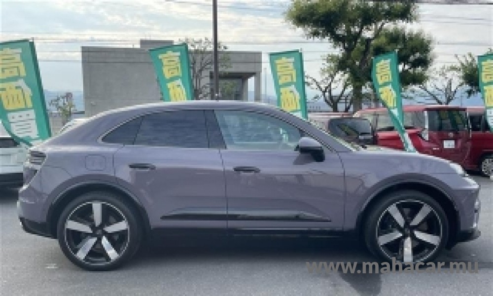 2025 Porsche Macan photo 5