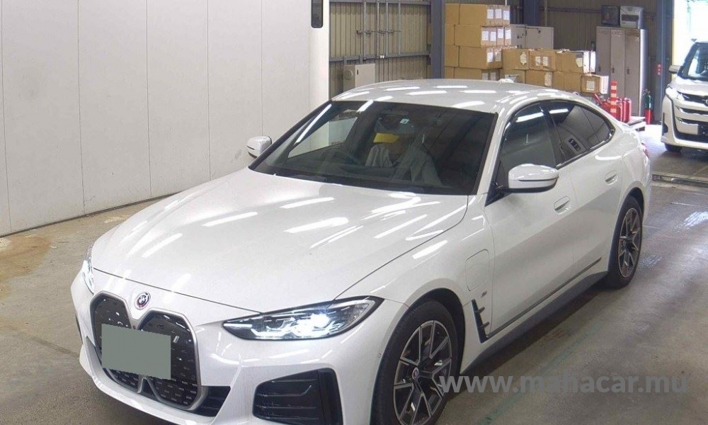 2022 BMW i4, White