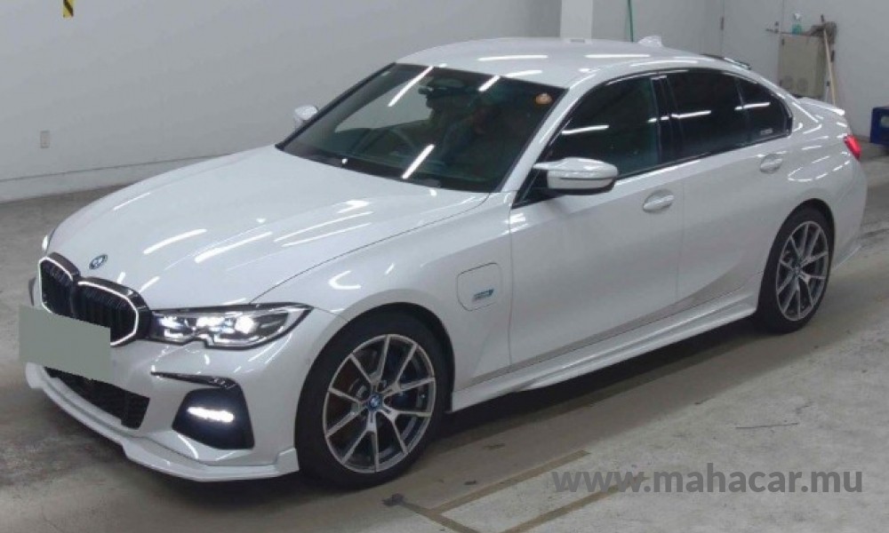 2022 BMW 330e, White